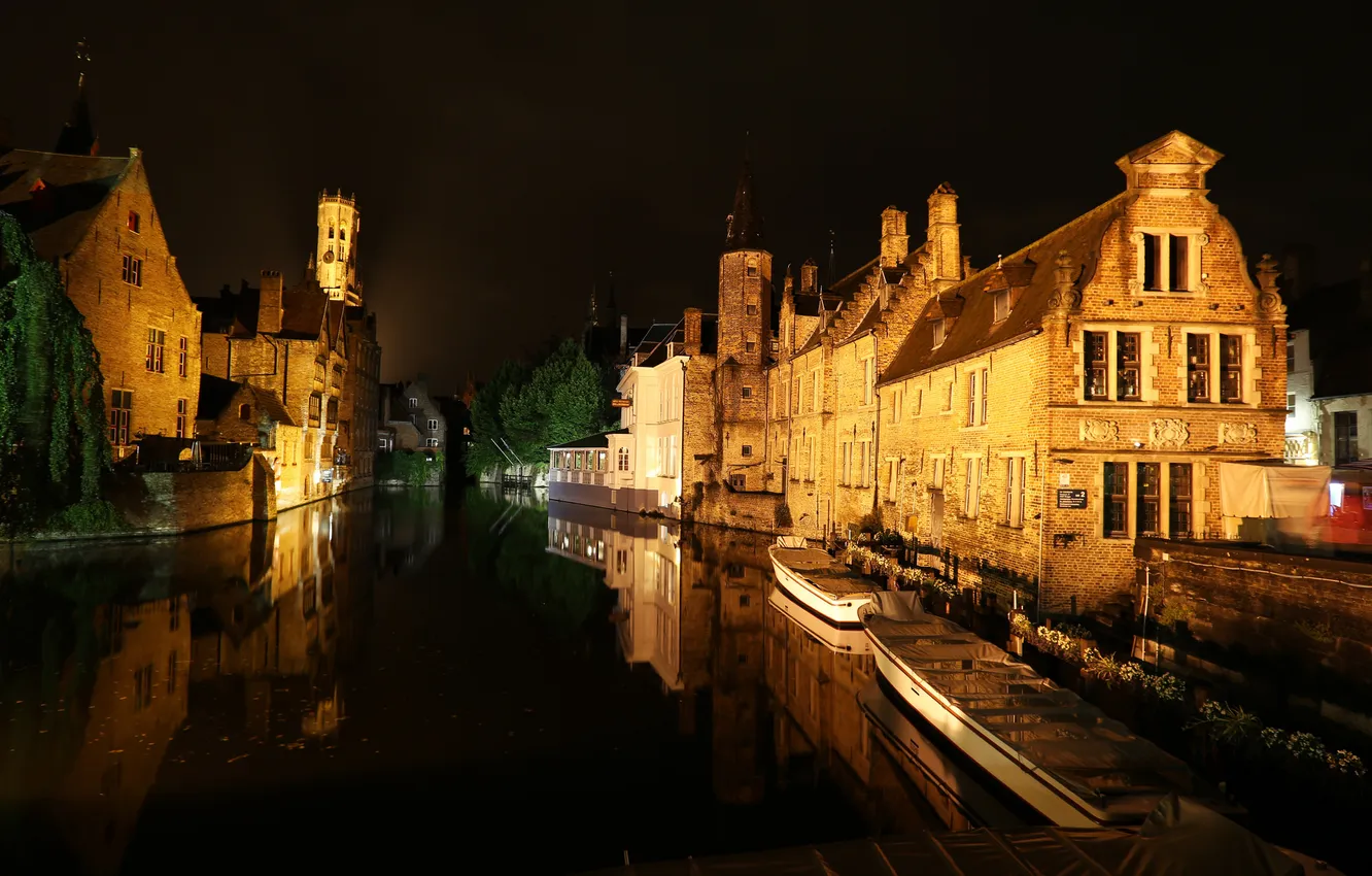 Фото обои небо, ночь, огни, лодка, дома, канал, Бельгия, Брюгге