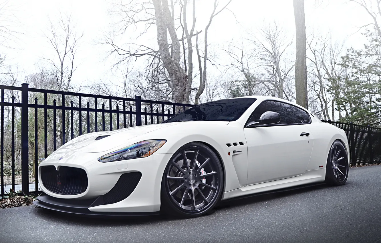 Фото обои Maserati, White, Street, Tuning, Granturismo, Wheels, Bodykit