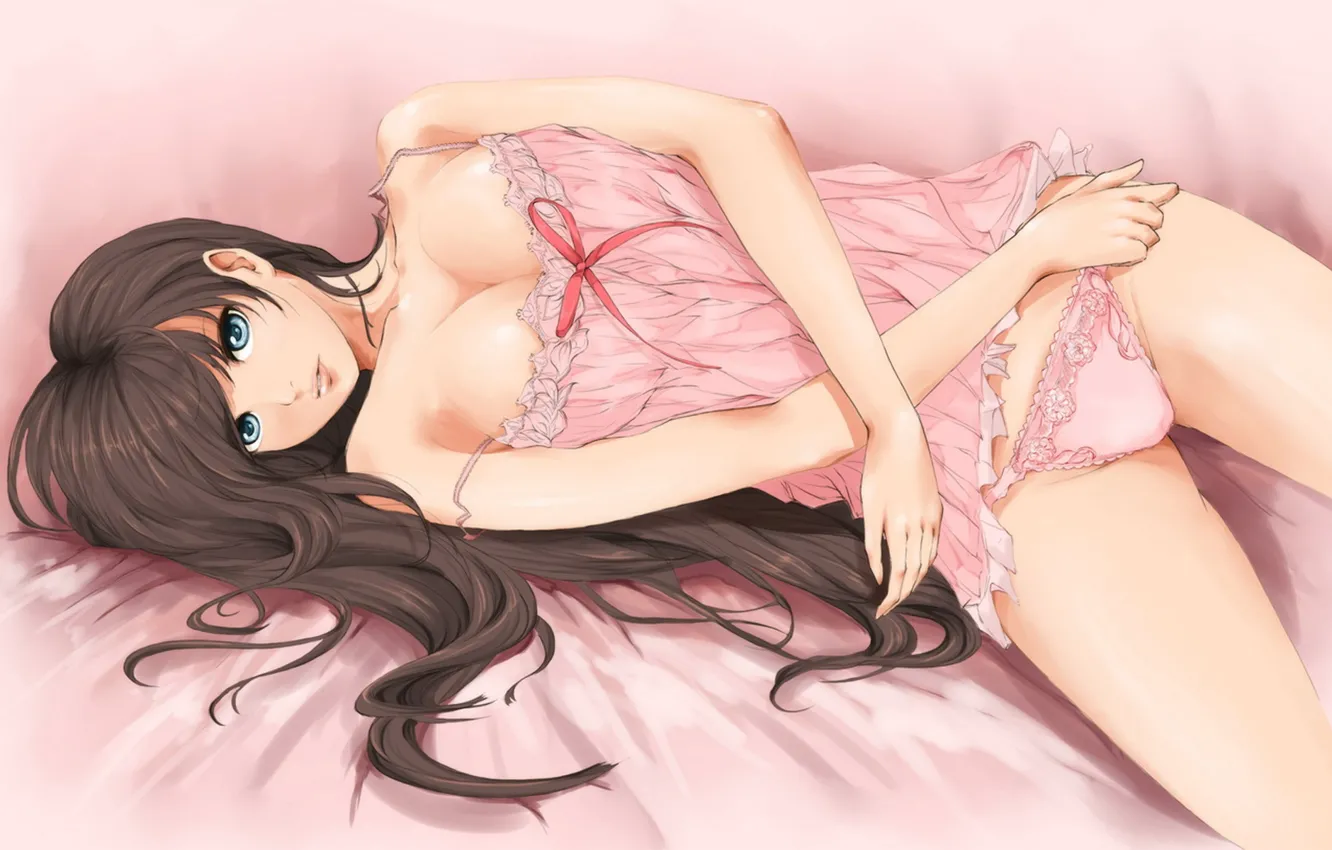 Фото обои девочка, шатенка, на боку, кружевное бельё, лежит на кровати, розовое бельё