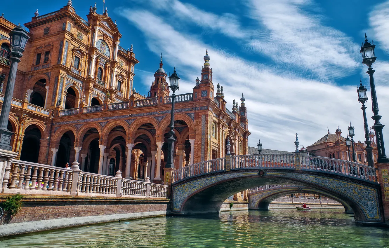 Фото обои вода, город, здания, фонари, канал, архитектура, Испания, мостики