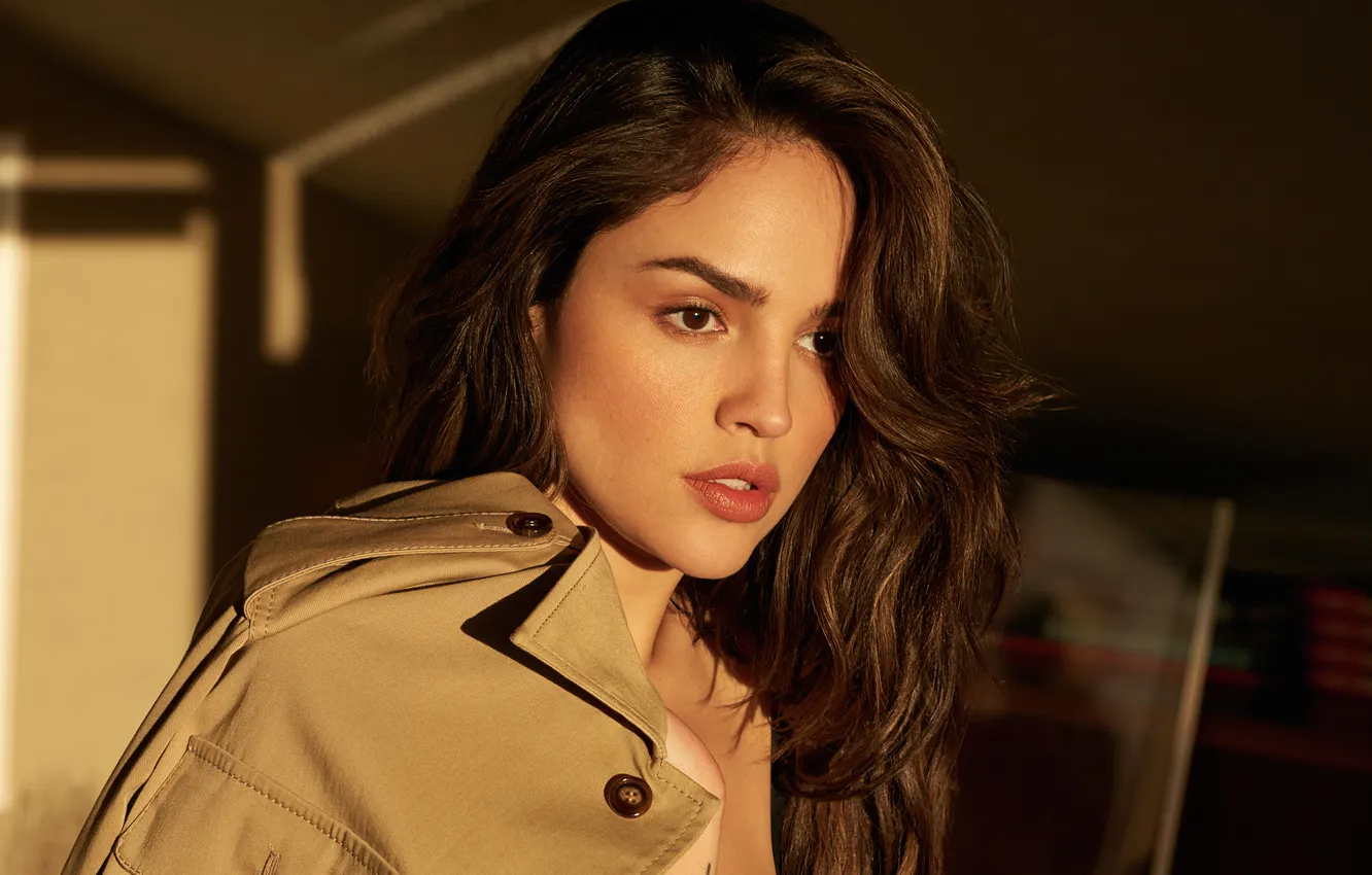 Фото обои взгляд, макияж, актриса, певица, плащ, hair, Eiza Gonzalez, Эйса Гонсалес