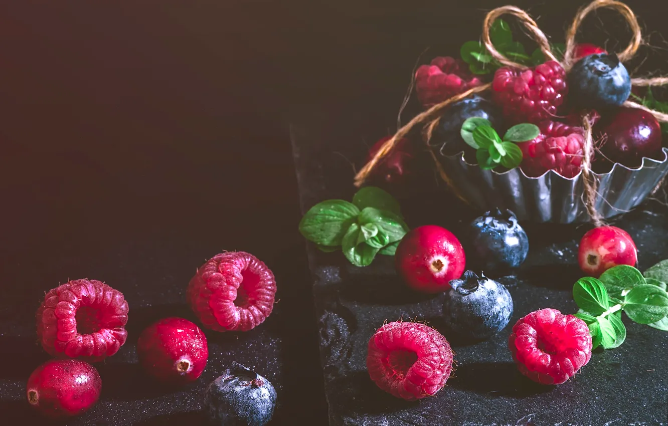 Фото обои ягоды, малина, черника, клюква