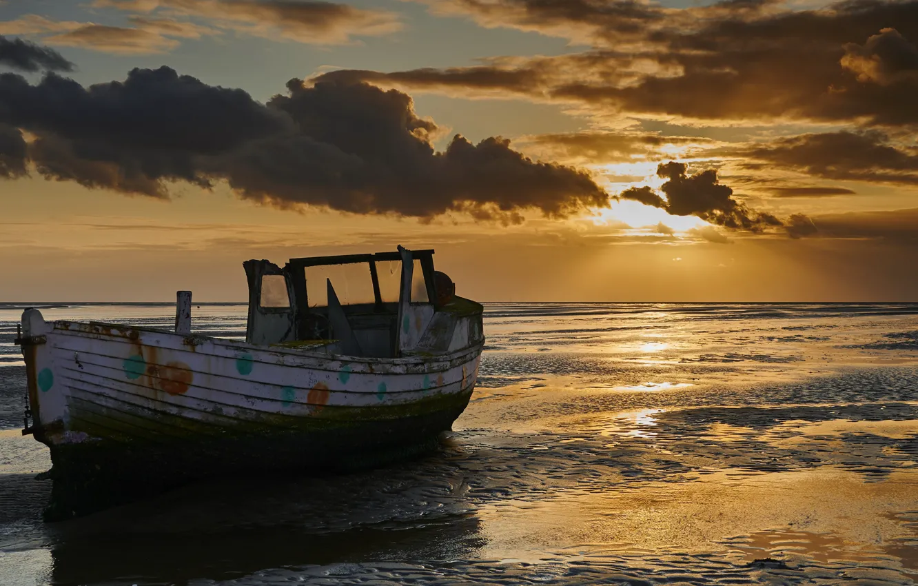 Фото обои море, закат, берег, лодка, мель