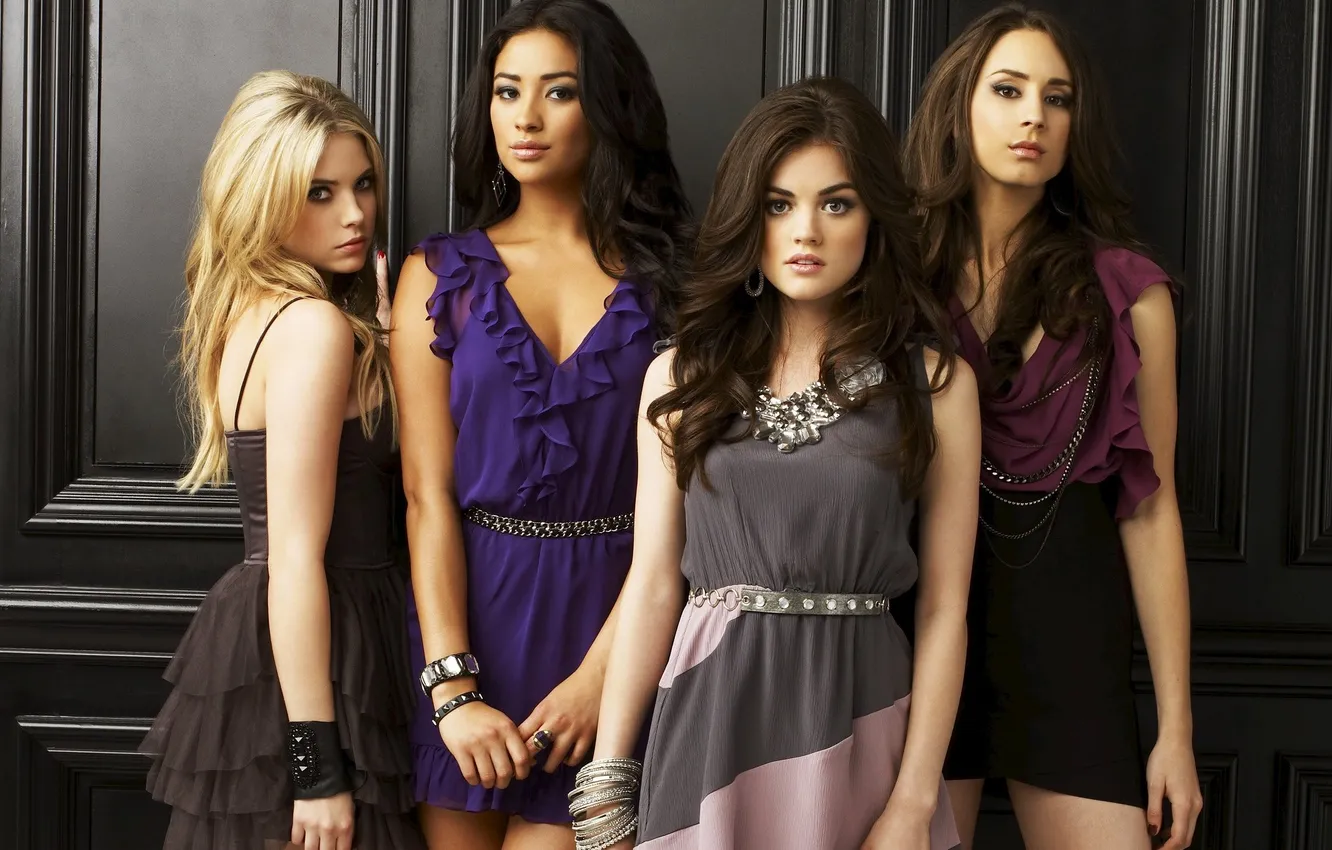 Фото обои Lucy Hale, Ashley Benson, Эшли Бенсон, Troian Avery Bellisario, Shay Mitchell, Милые обманщицы, Люси Хейл