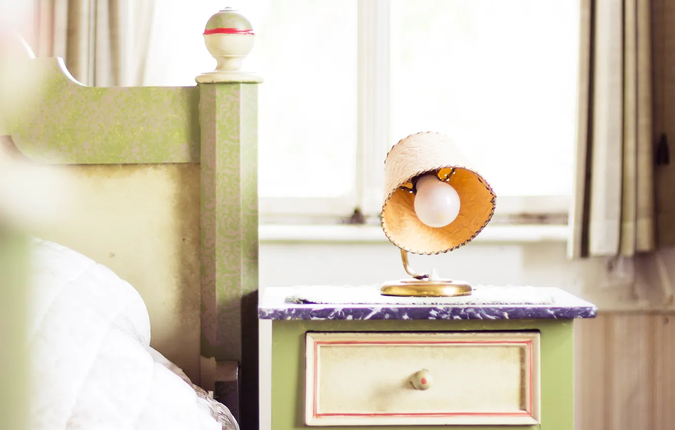 Фото обои window, bed, bedroom, sunlight, lampshade, nightstand