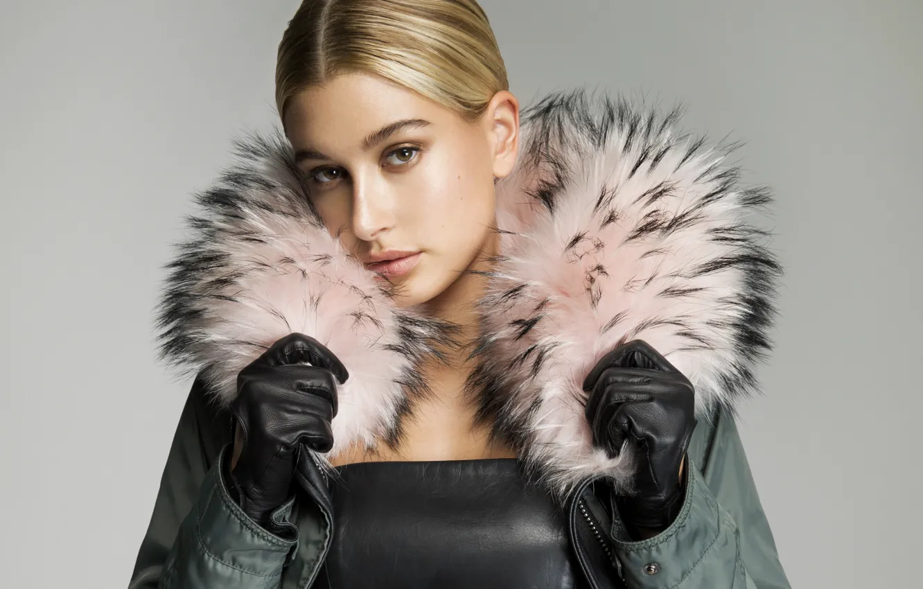 Фото обои модель, блондинка, мех, Hailey Baldwin