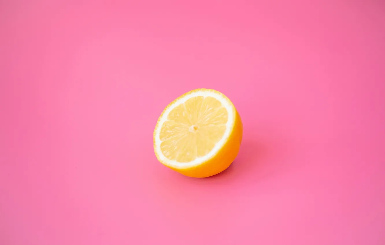 Фото обои лимон, минимализм, розовый фон, половинка