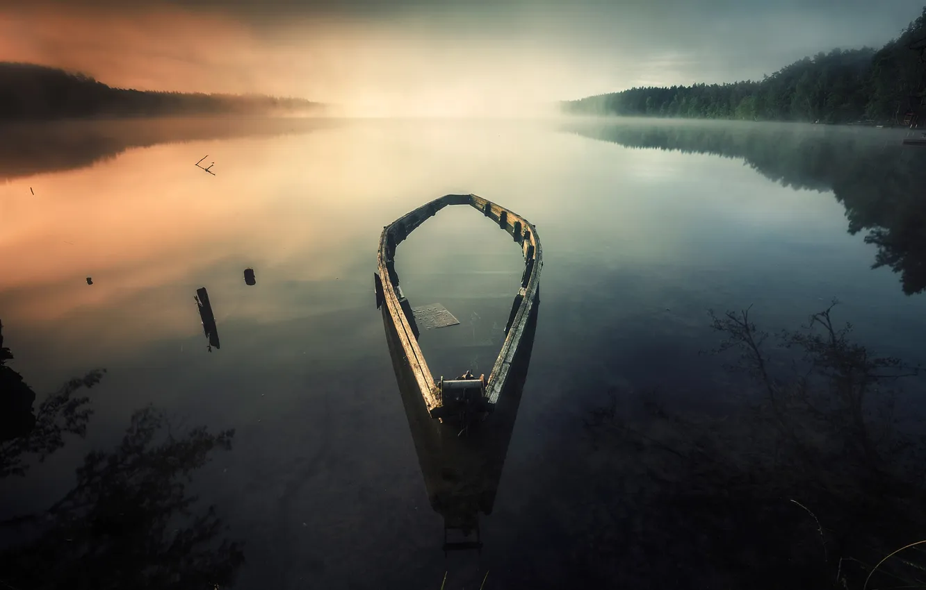 Фото обои озеро, лодка, вечер, дымка, photo, старая, Carlos M. Almagro