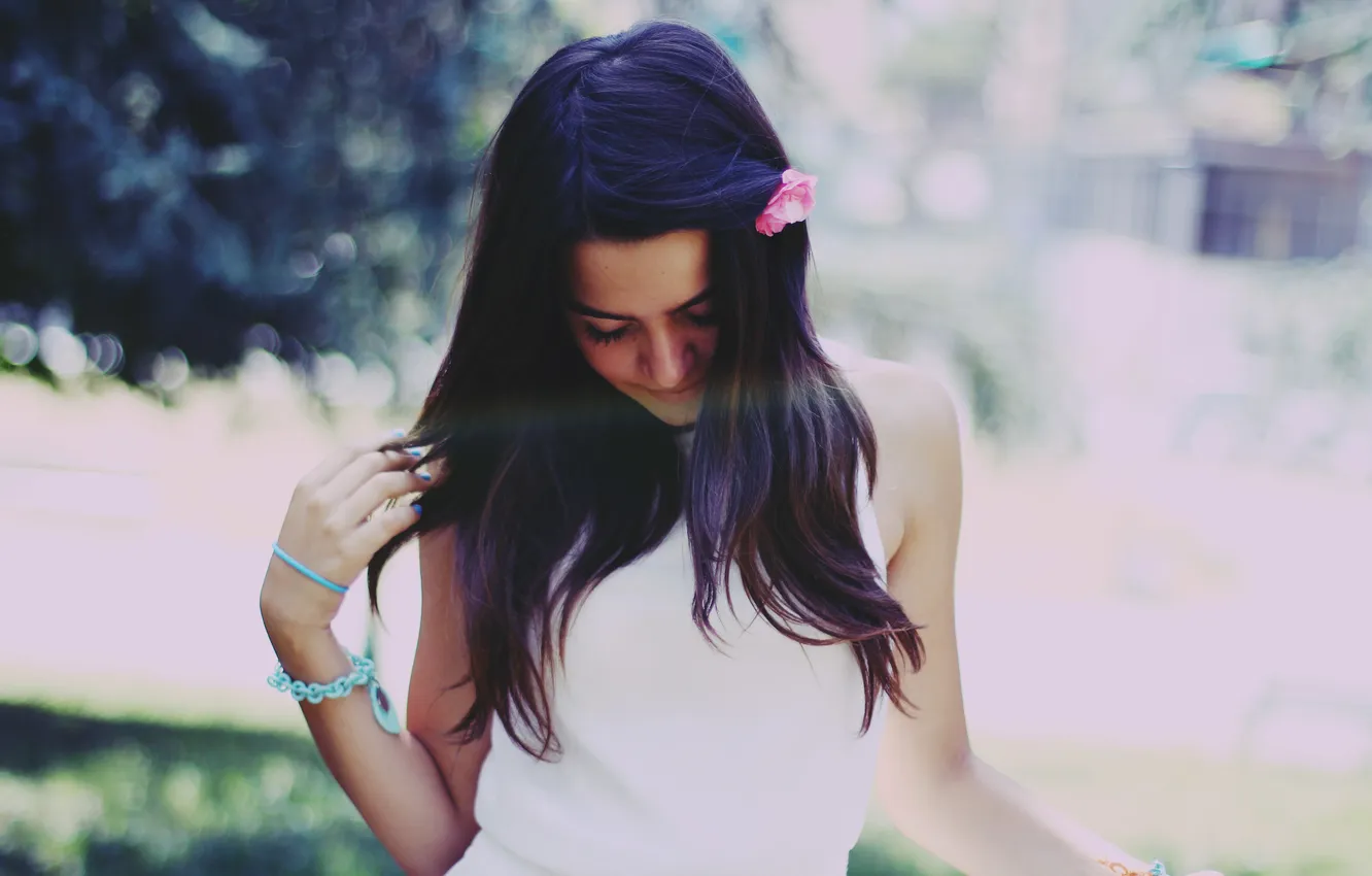 Фото обои девушка, цветы, брюнетка