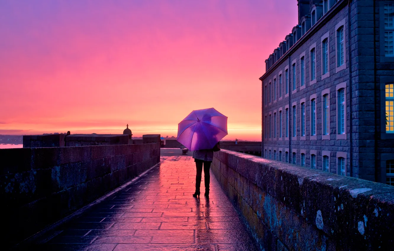 Фото обои девушка, город, зонт