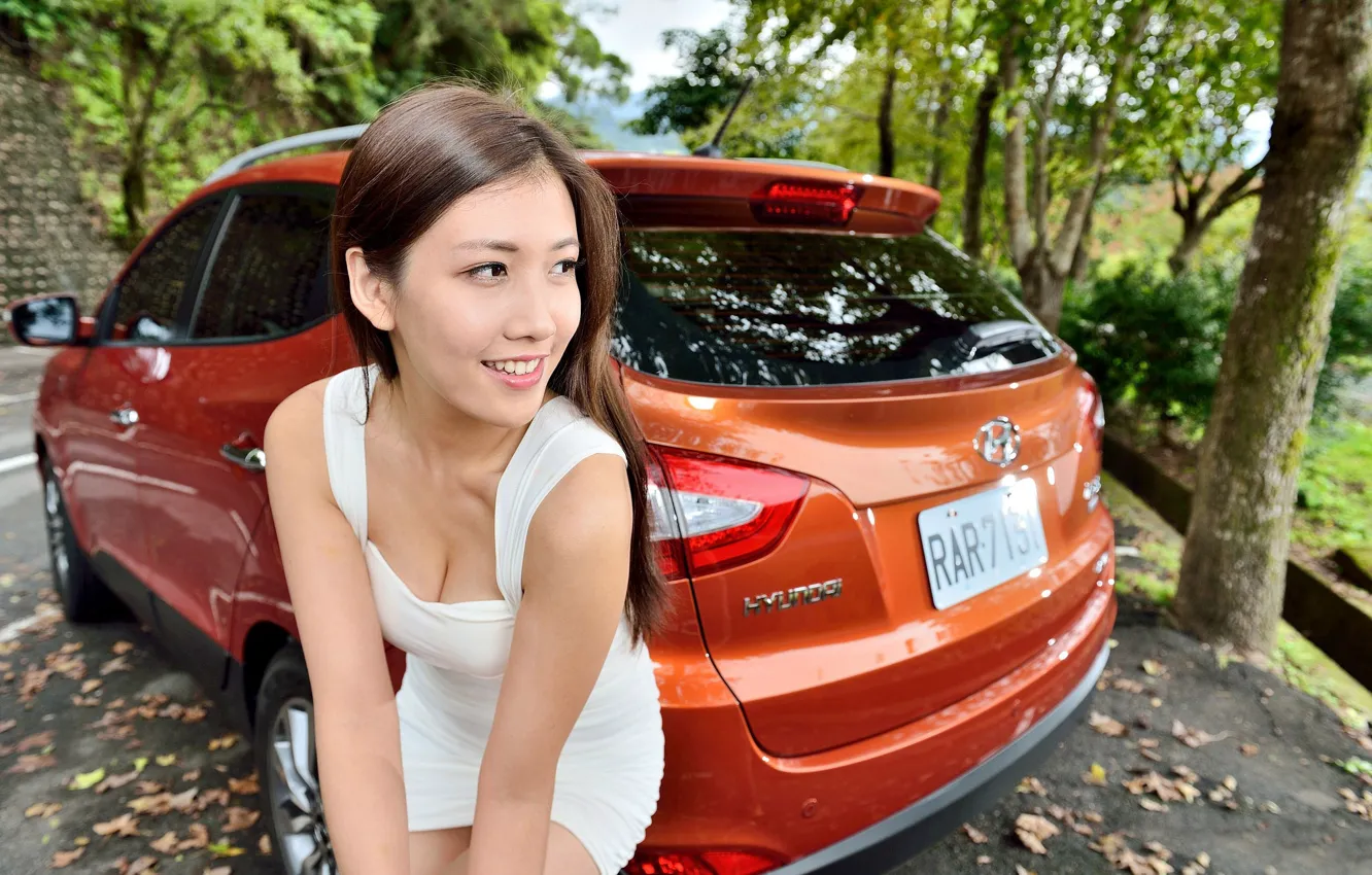 Фото обои авто, взгляд, улыбка, Девушки, азиатка, Hyundai, красивая девушка, позирует над машиной