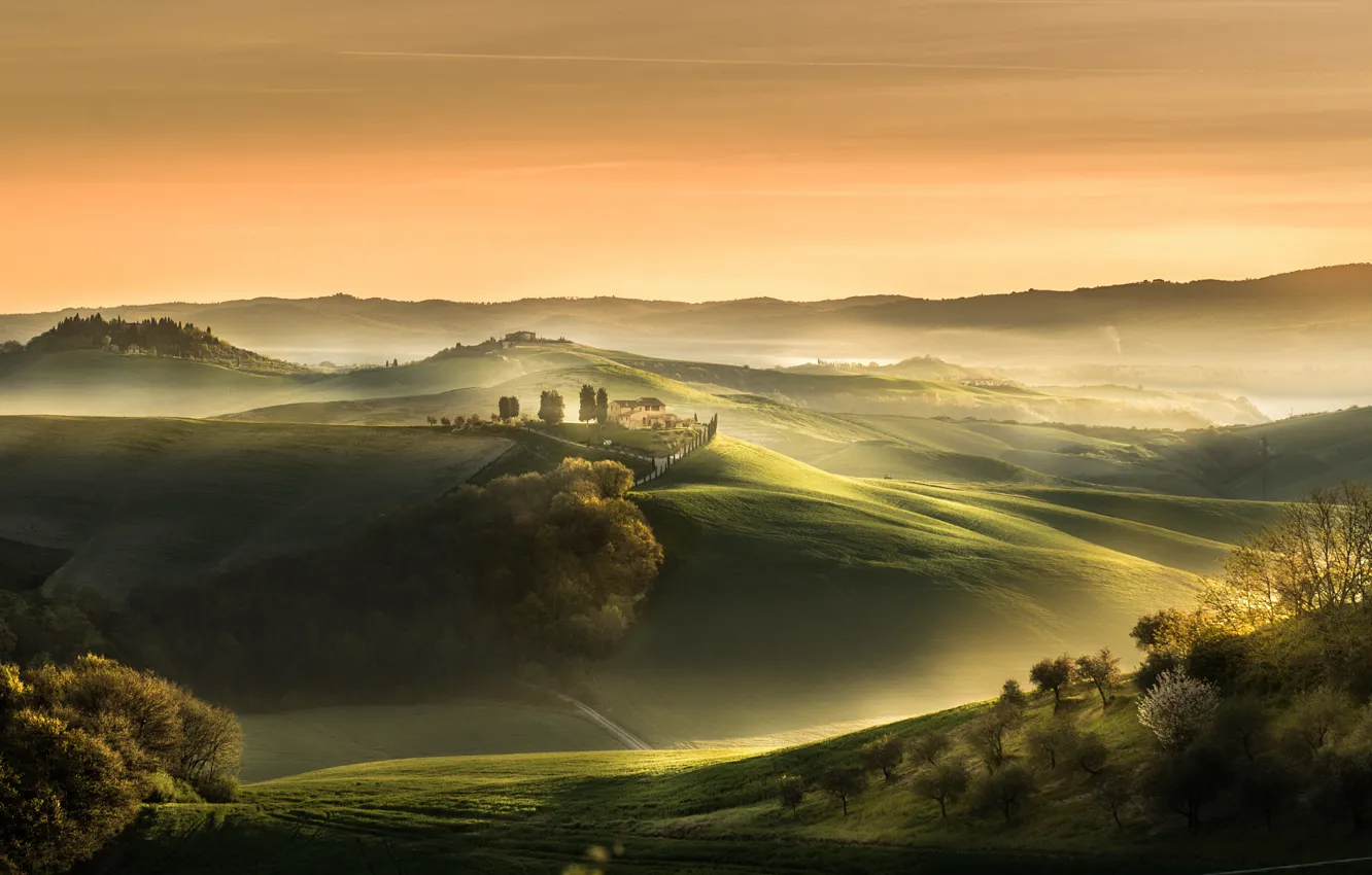 Фото обои туман, поля, весна, утро, Италия, Апрель, усадьба, Тоскана
