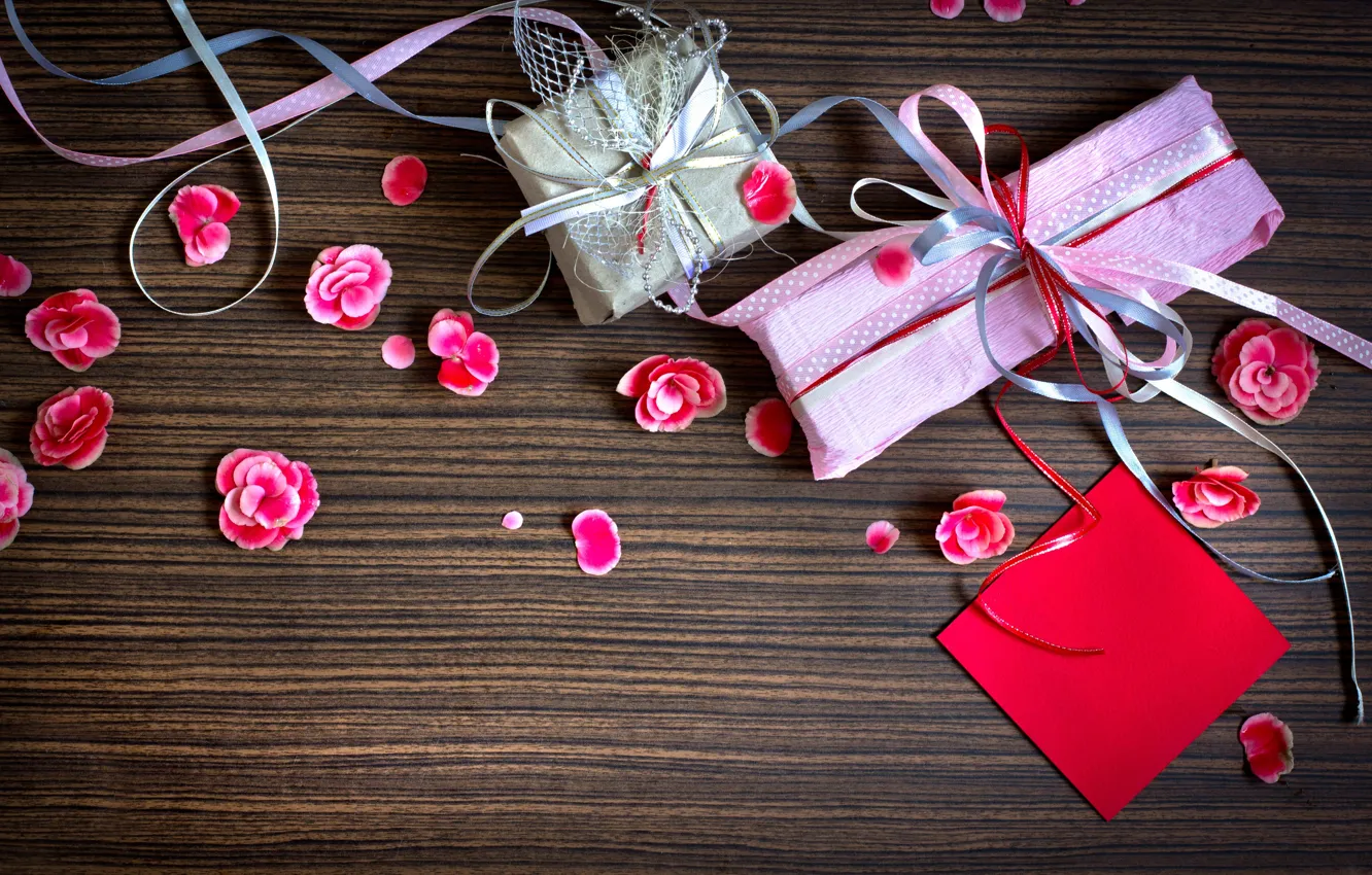 Фото обои бумага, ленты, праздник, лепестки, подарки, розовые, коробочки
