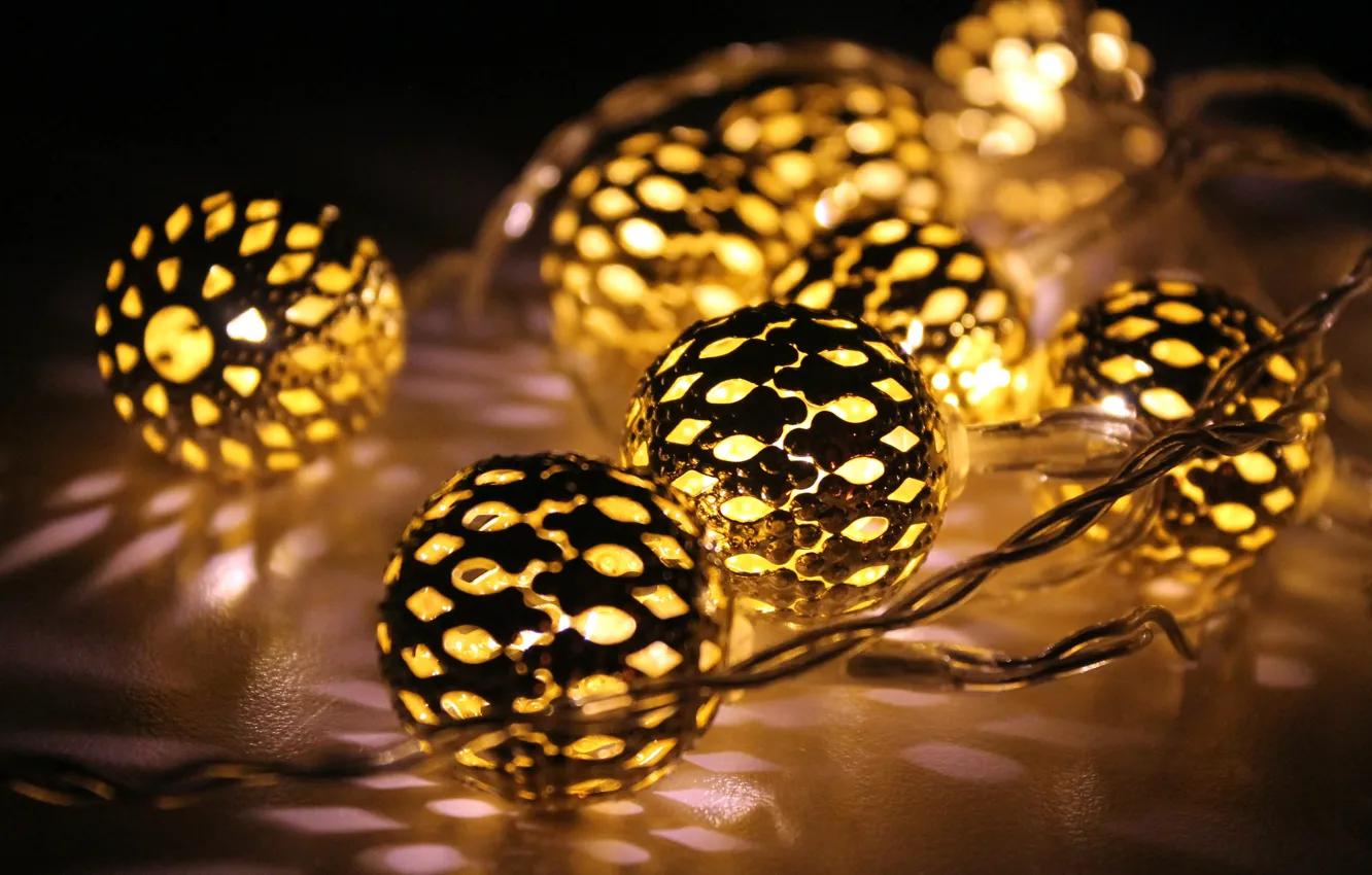 Фото обои шарики, свет, праздник, новый год, гирлянда