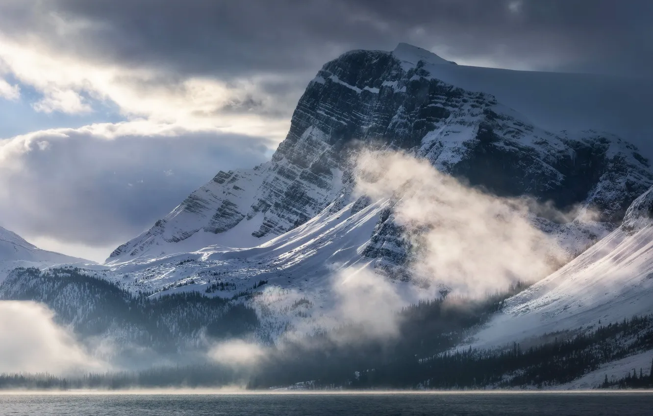 Фото обои облака, снег, горы, туман, озеро, река, гора
