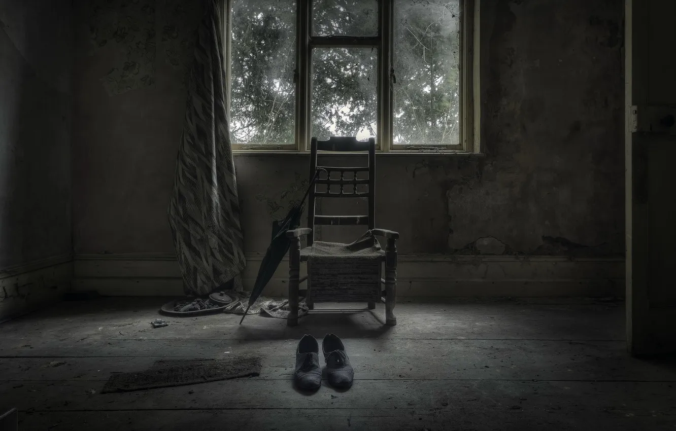 Фото обои комната, ботинки, окно, стул