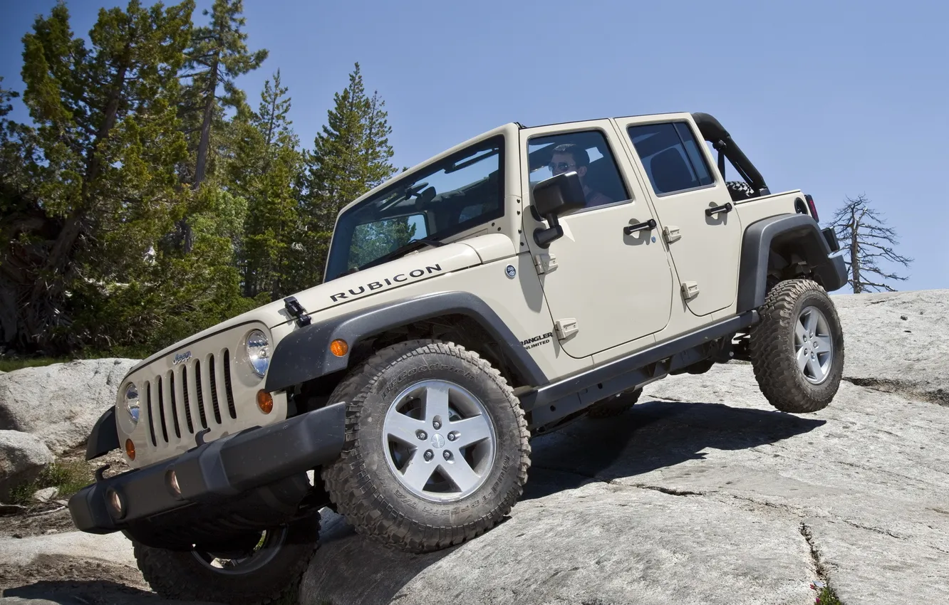 Фото обои небо, деревья, камни, скалы, внедорожник, Джип, передок, Wrangler