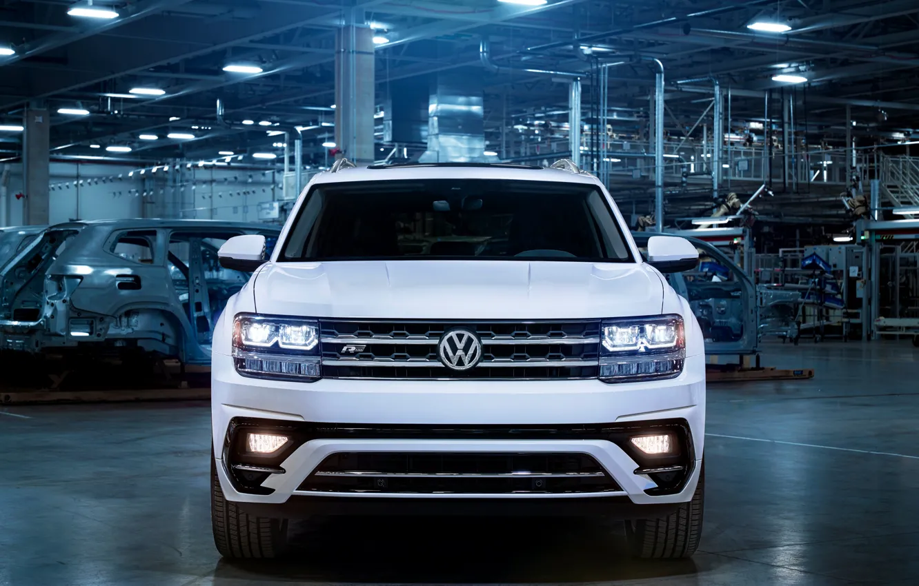 Фото обои белый, Volkswagen, вид спереди, 2018, Atlas, R-Line