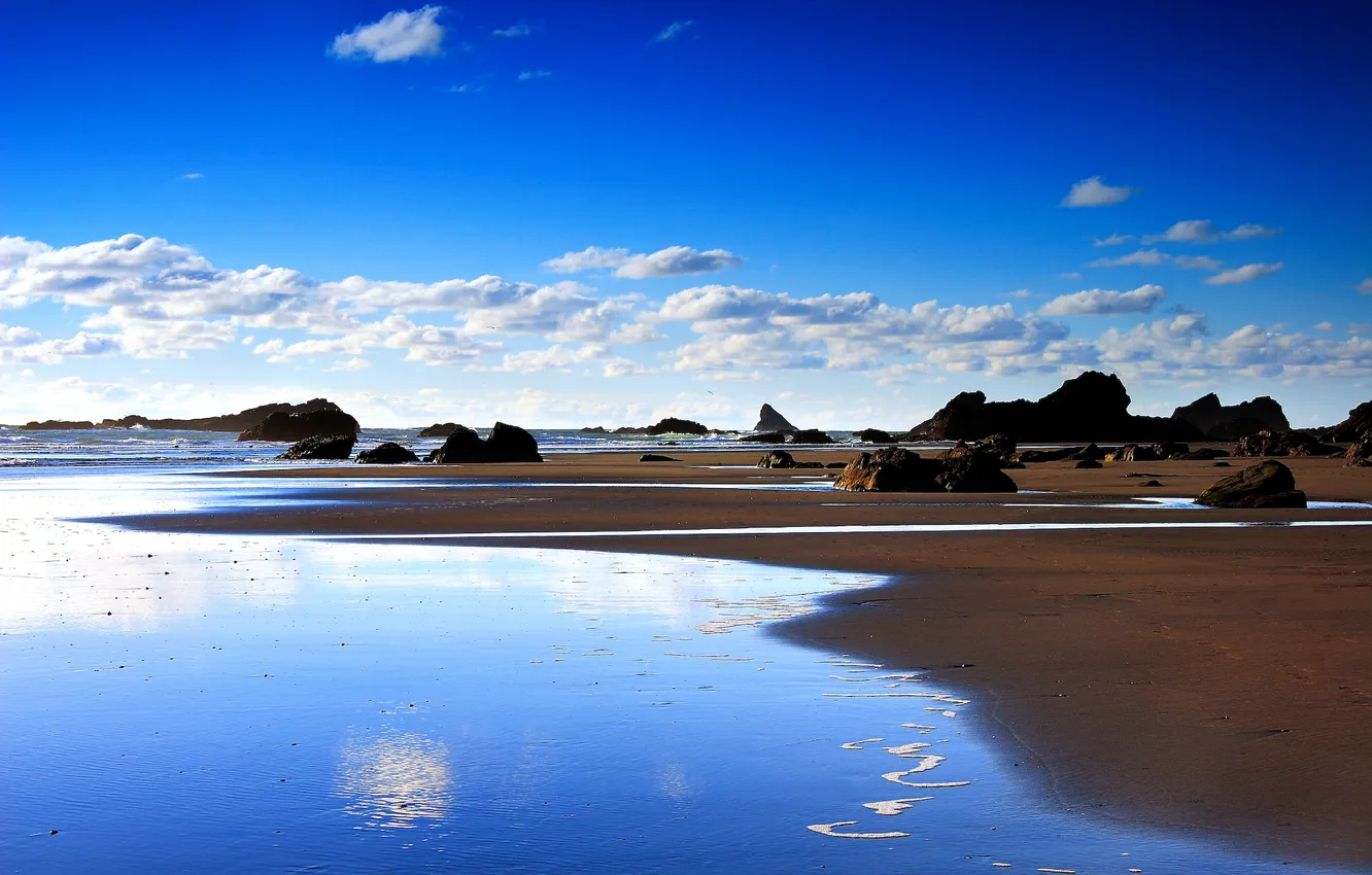 Фото обои песок, море, камни, берег, Морской пейзаж