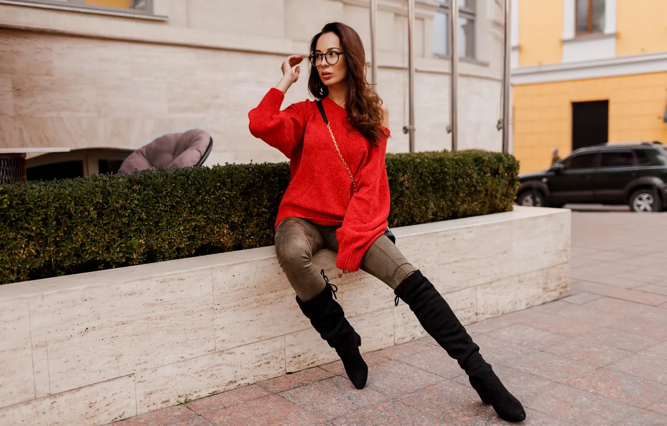 Фото обои girl, beautiful, model, jeans, glasses, cute, boots, sweater