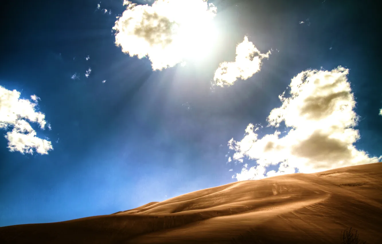 Фото обои песок, небо, облака, свет, барханы, пустыня, дюны