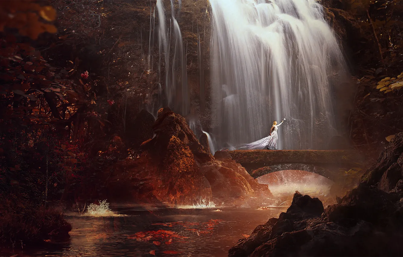 Фото обои лес, вода, девушка, деревья, мост, ручей, водопад, платье