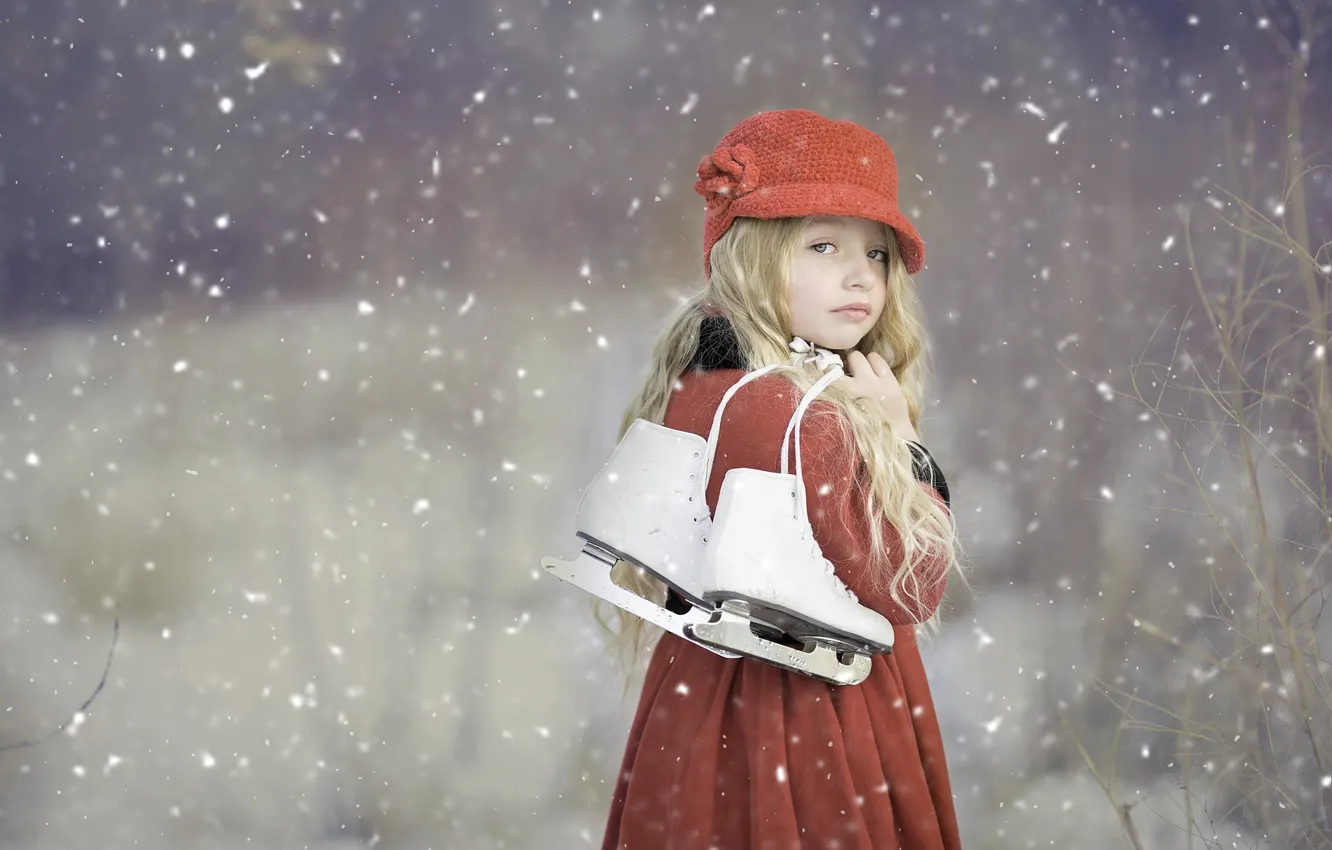 Фото обои взгляд, снежинки, красная шапочка, белые волосы, размытый фон, little red riding hood, look, snowflakes