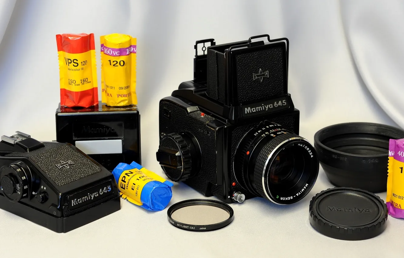 Фото обои фон, кольцо, фотоаппарат, объектив, крышка, фотоплёнки, Mamiya M645 J