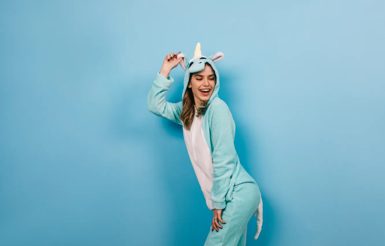 Фото обои woman, costume, unicorn, posing, playfully, winsome