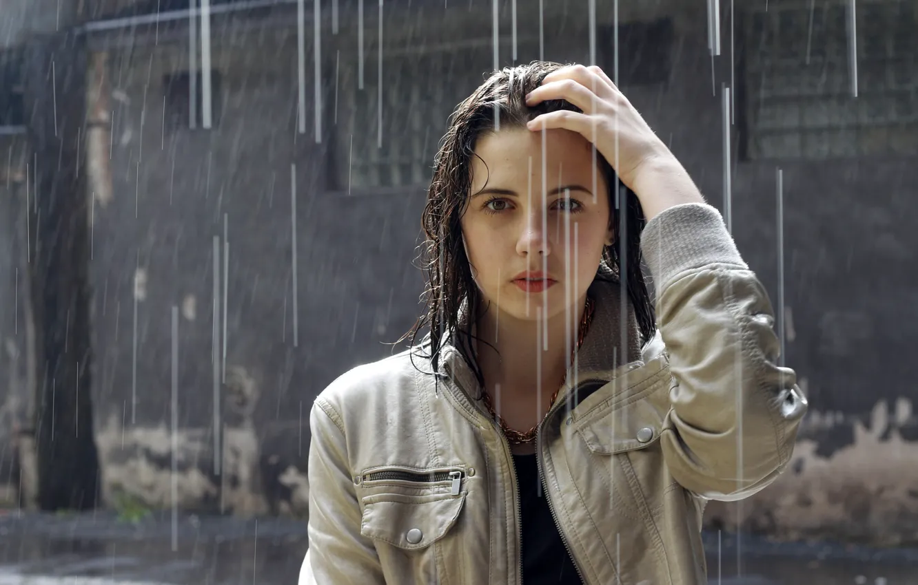 Фото обои девушка, дождь, куртка, мокрые волосы
