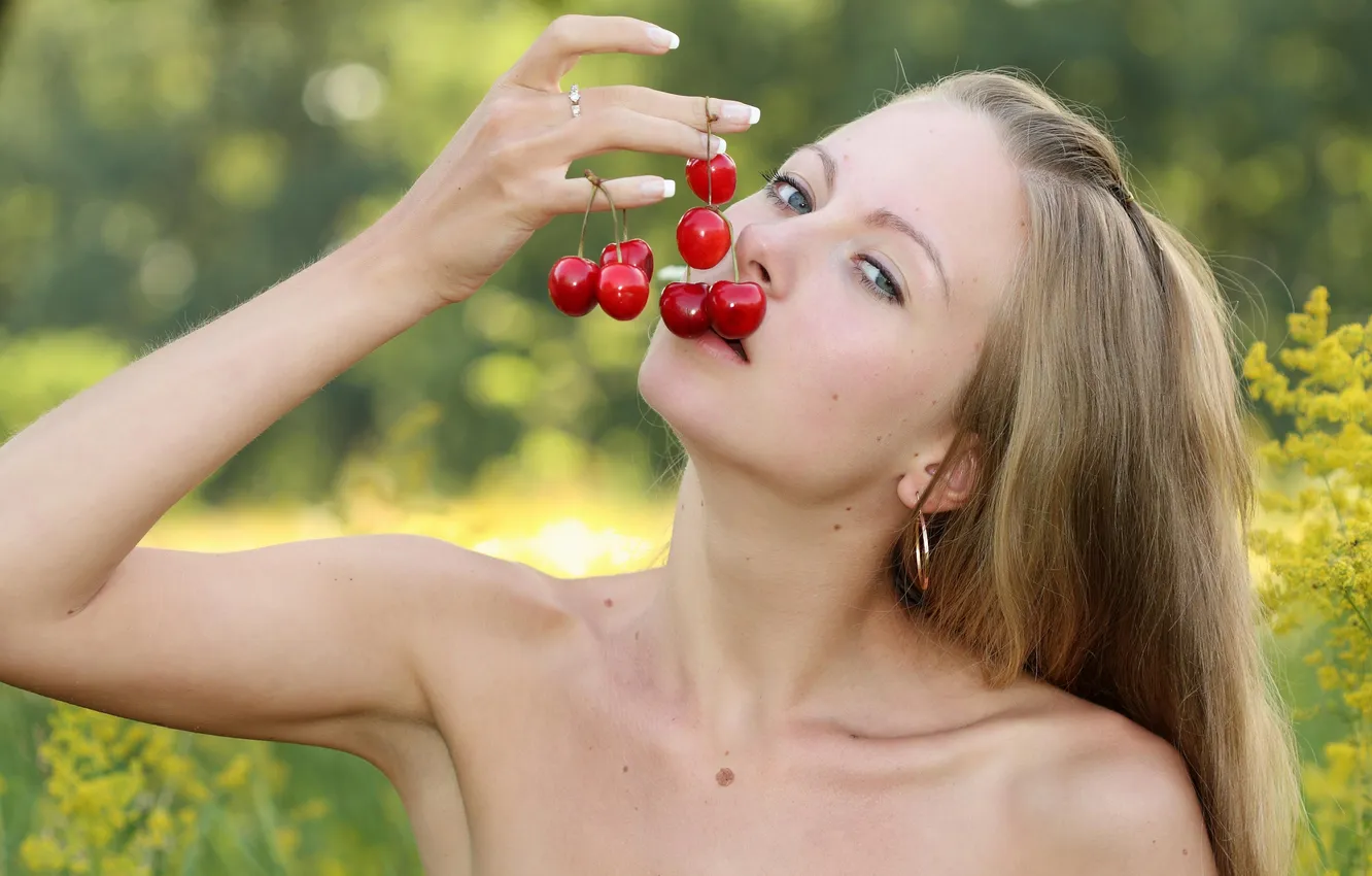 Фото обои girl, long hair, nature, flowers, beautiful, pretty, lips, face