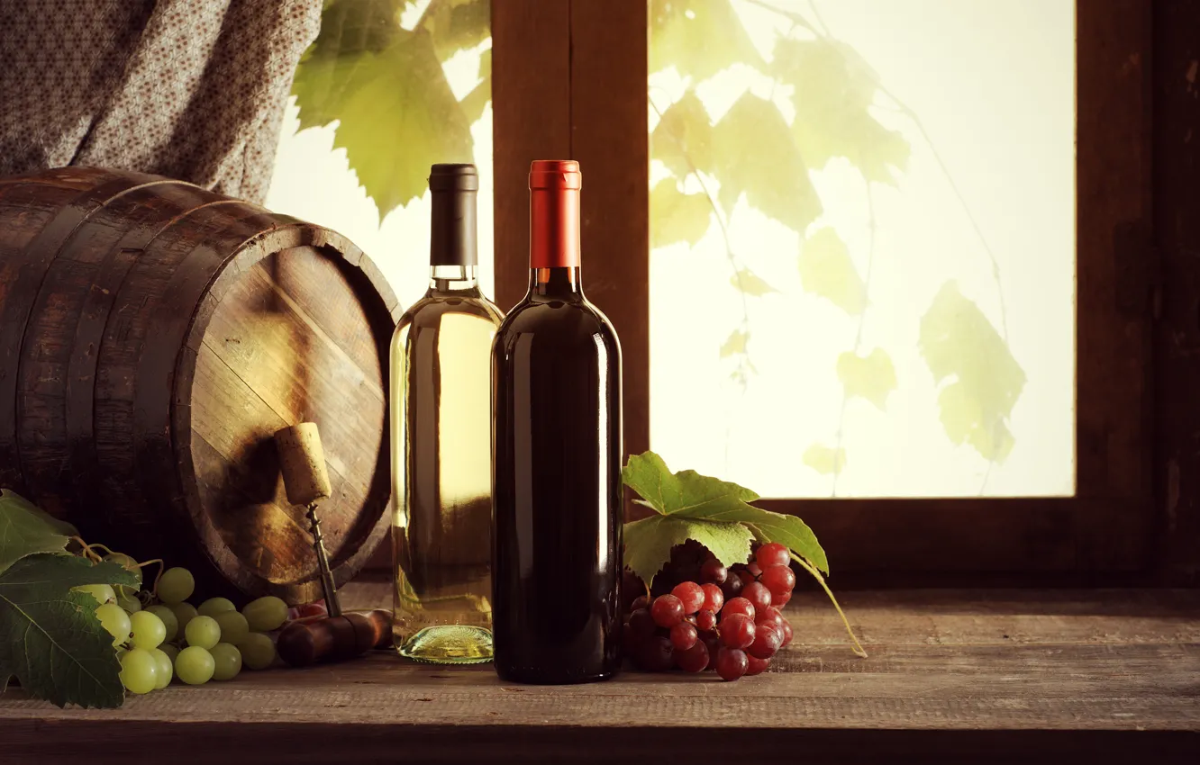 Фото обои листья, вино, окно, виноград, пробка, бутылки, подоконник, штопор
