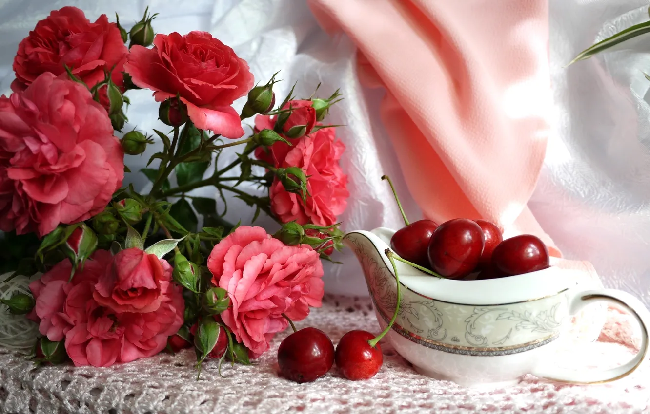Фото обои лето, цветы, вишня, ягоды, розы, платок