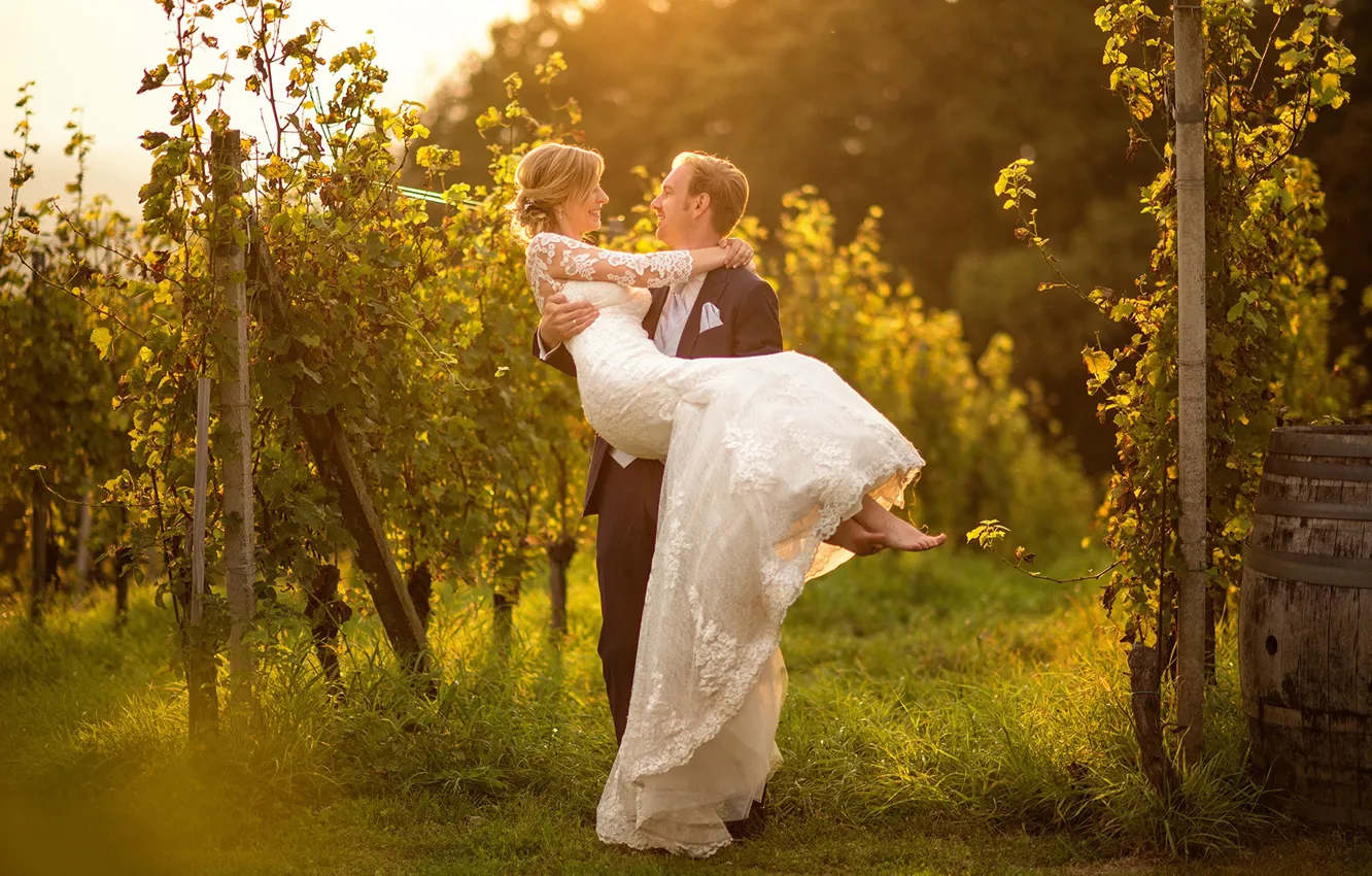 Фото обои фото, платье, виноград, влюбленные, невеста, свадьба, жених, Miki Macovei