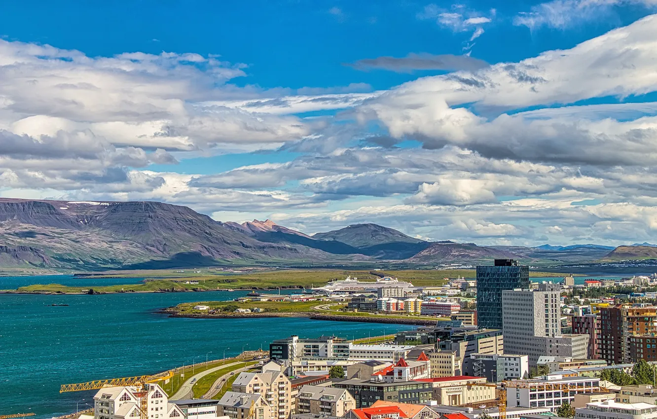 Фото обои дорога, небо, горы, город, дома, Исландия, Рейкьявик, небомкребы