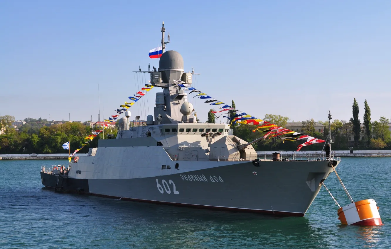 Фото обои праздник, ВМФ, Черноморский флот, Ракетный корабль, Севастополь, МРК, "Зеленый Дол", флаги расцвечивания