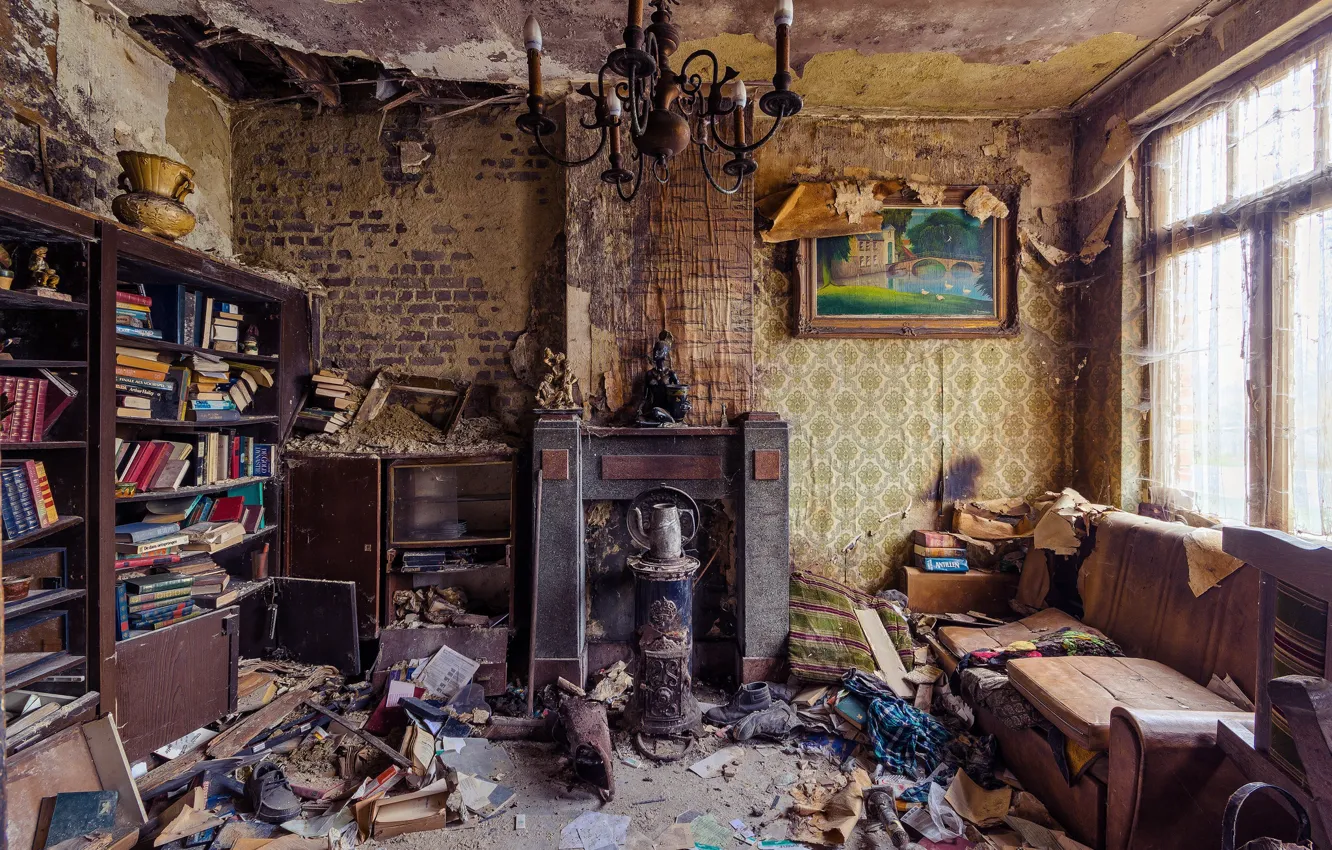 Фото обои window, living room, sofa, sunlight, fireplace, books, abandoned, chandelier