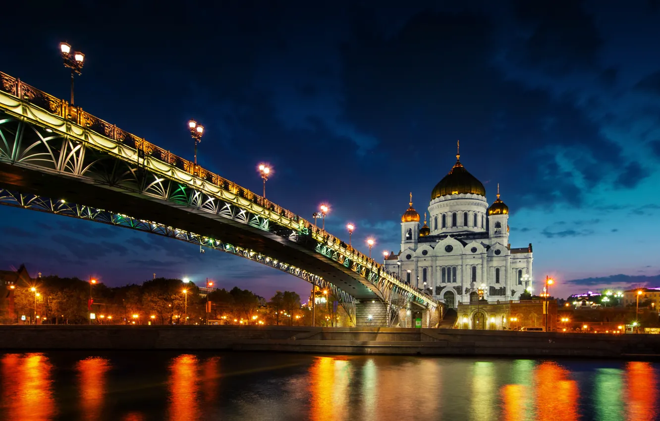 Фото обои закат, огни, отражение, река, Москва, Россия, Храм Христа Спасителя, Патриарший мост
