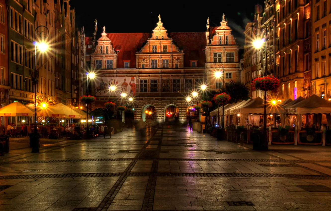 Фото обои ночь, город, фото, улица, дома, Польша, фонари, тротуар