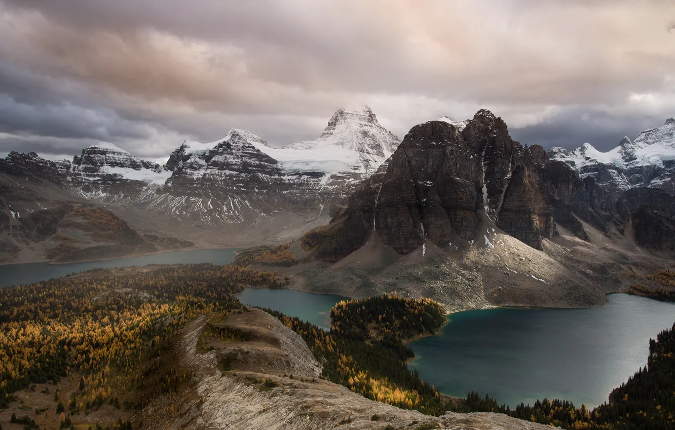 Фото обои осень, горы, озера, Канада, горный хребет, Канадские Скалистые горы, Гора Ассинибоайн