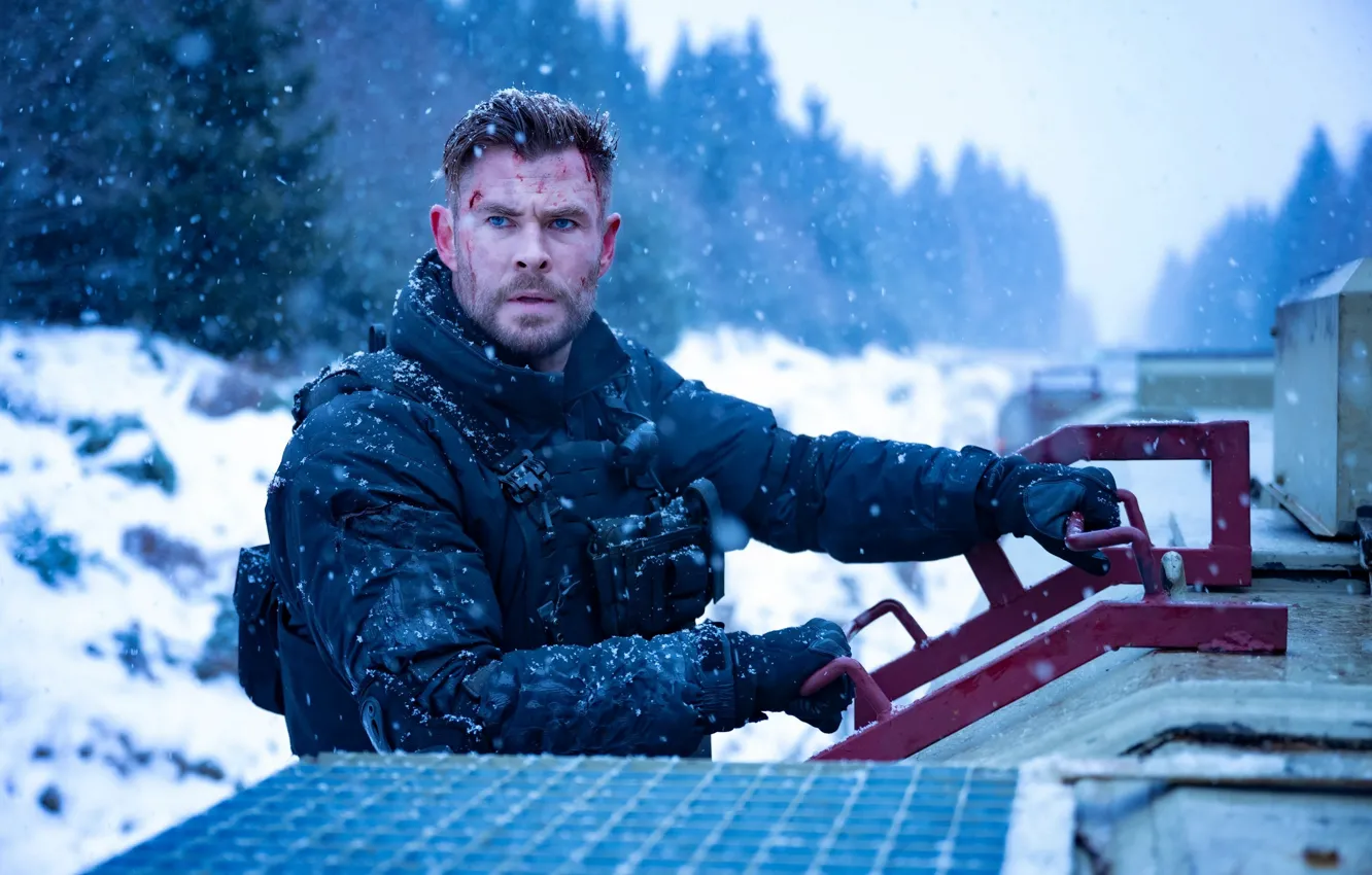 Фото обои взгляд, поезд, Крис Хемсворт, Chris Hemsworth, Тайлер Рейк: Операция по спасению 2, Extraction 2, Tyler …