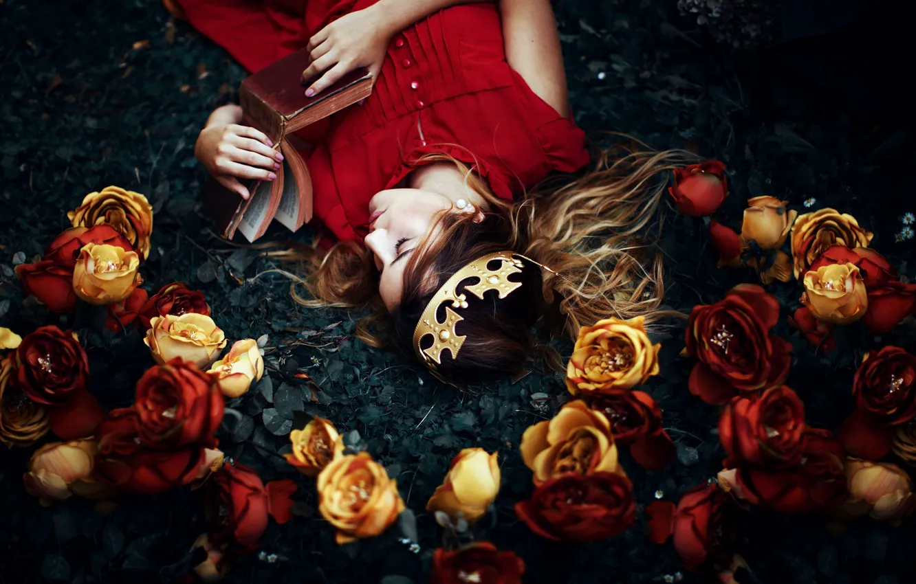 Фото обои девушка, цветы, сон, корона, книга, Ronny Garcia, My wonderland