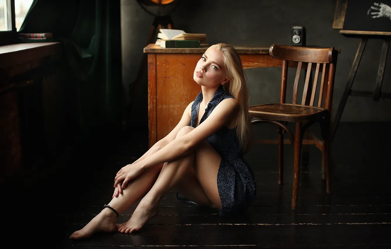 Фото обои dress, model, chair, women, blonde, wooden floor, Dmitry Arhar, women indoors