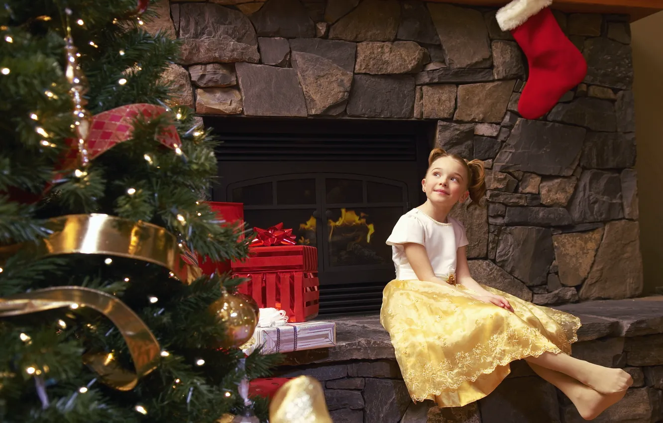 Фото обои мечты, задумчивость, праздник, елка, новый год, ребенок, платье, девочка