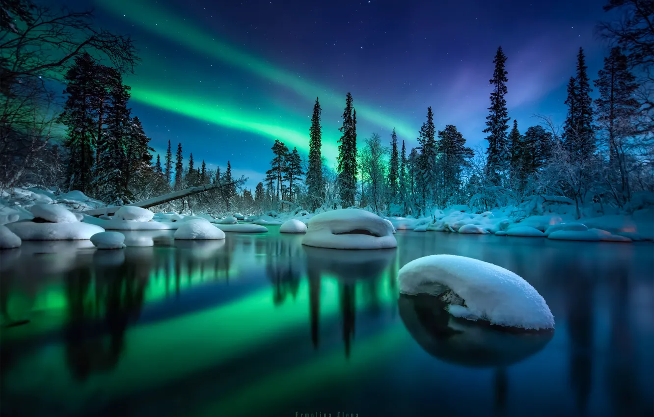 Фото обои зима, лес, снег, пейзаж, ночь, природа, река, северное сияние