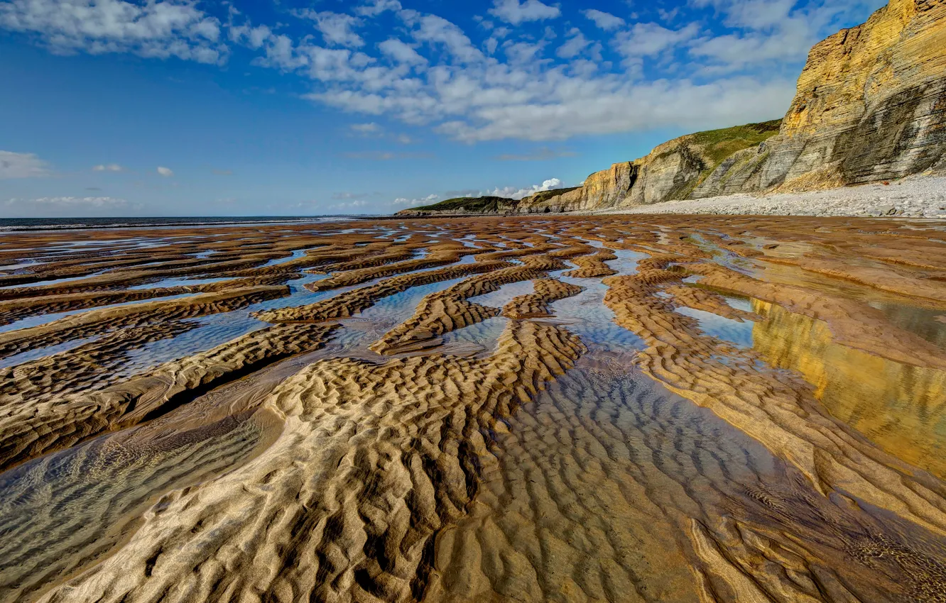 Фото обои песок, море, пляж, небо, облака, синева, скалы, берег