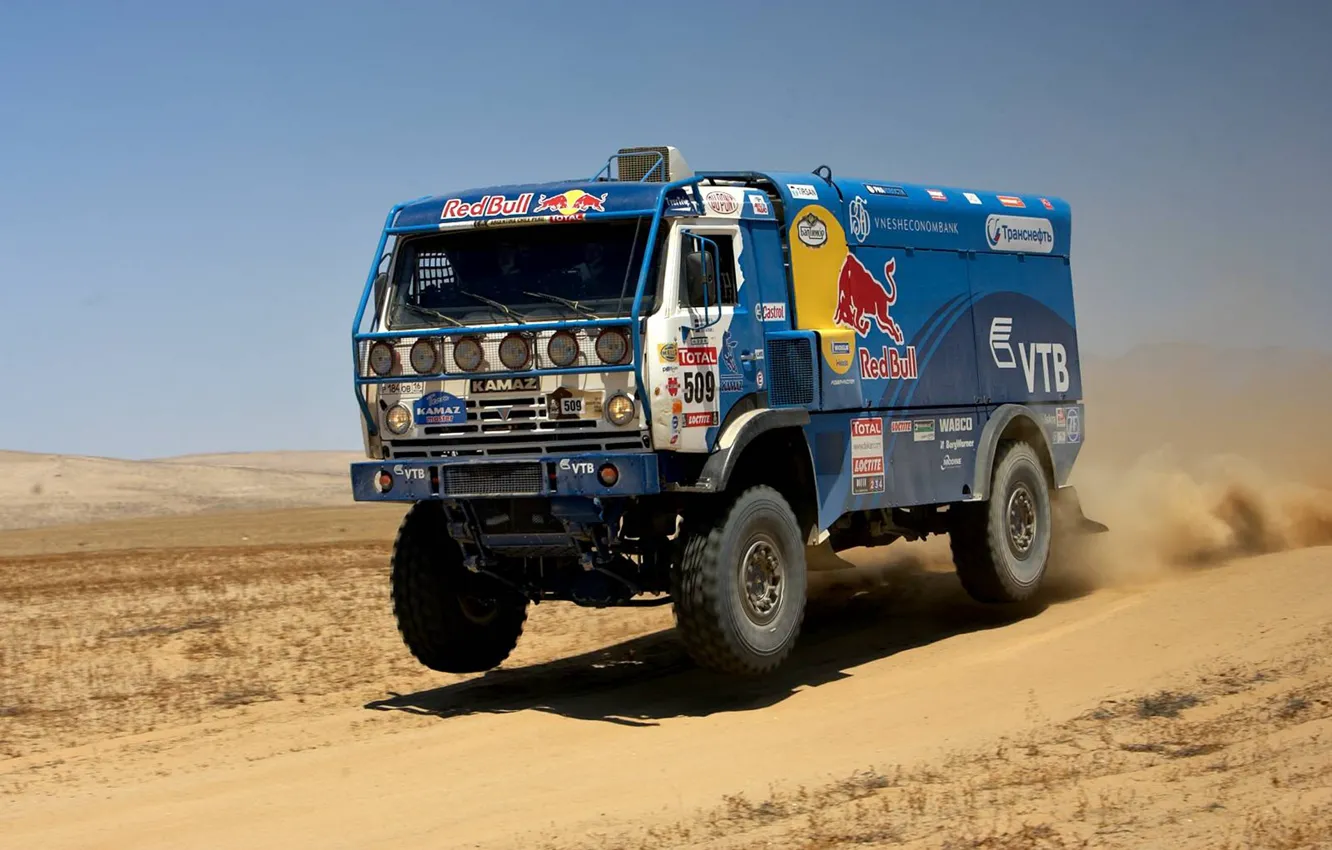 Фото обои Скорость, Грузовик, Фары, Red Bull, KAMAZ, Rally, КАМАЗ, Dakar