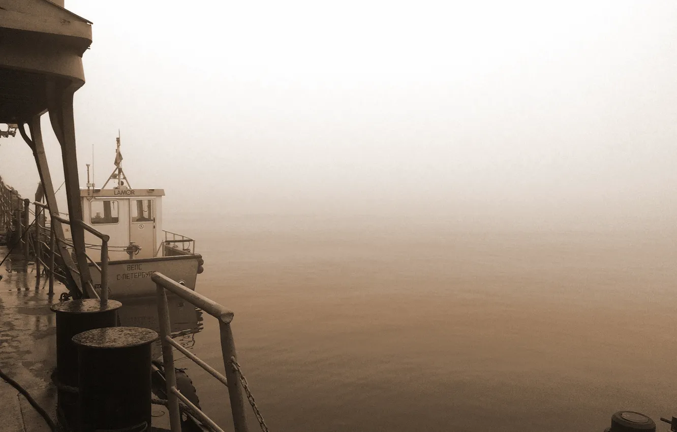 Фото обои море, туман, Порт, кораблик