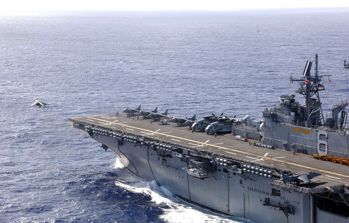 Фото обои Атлантический океан, USS Bonhomme Richard, УДК, взлет AV-8B Harrier, LHD 6