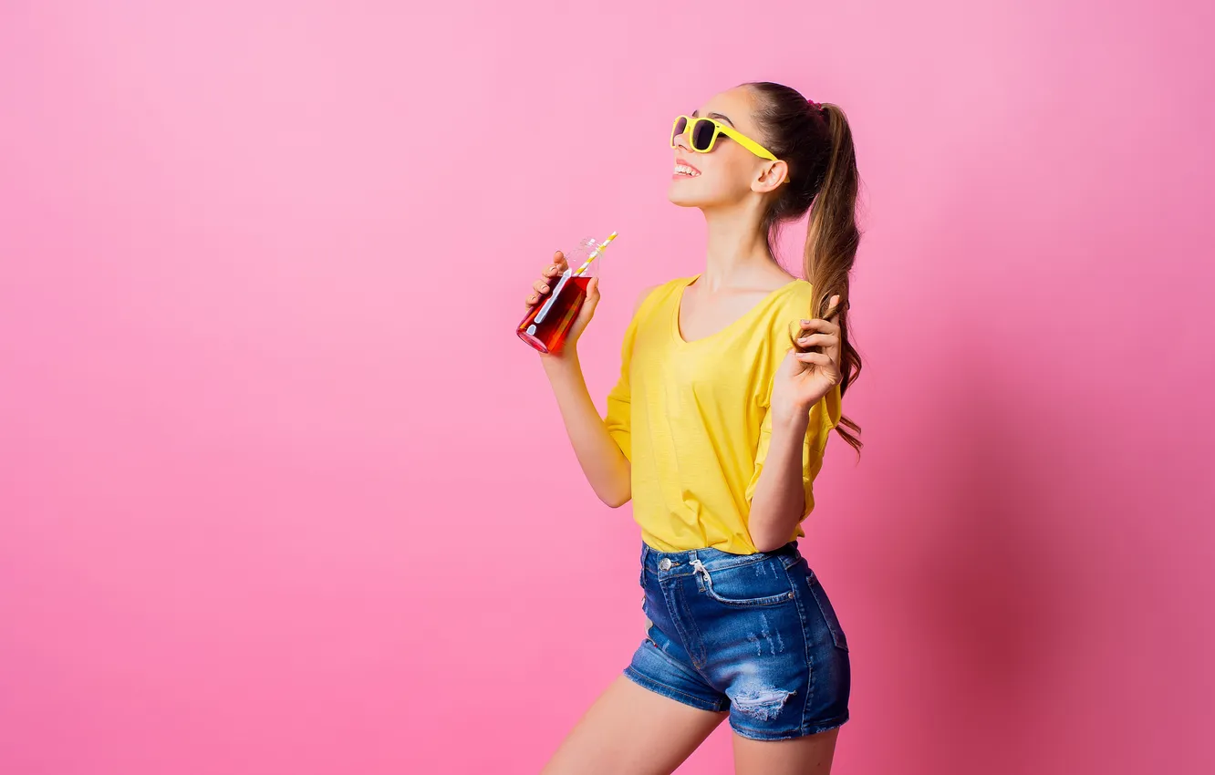 Фото обои girl, happy, fresh, female, enjoying, drinking, eyewear, emotionally